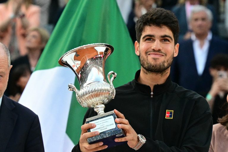 Alcaraz trionfa a Roma