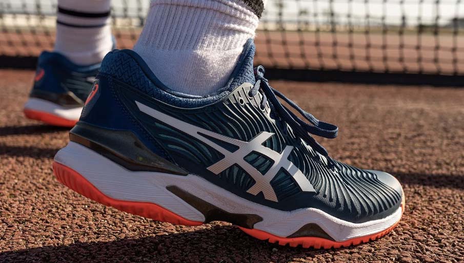 Il passo giusto: come scegliere la scarpa perfetta per ogni campo da tennis