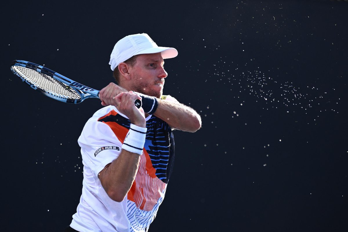 La nonna campionessa, il ‘record’ di operazioni, lo screzio con Jannik: chi è James Duckworth, il prossimo avversario di Sinner all’Australian Open