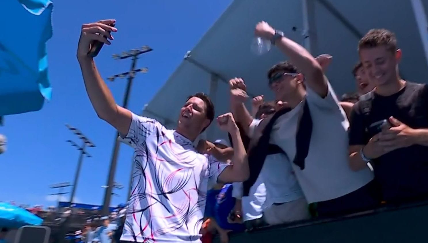 Australian Open, Darderi si esalta contro Baez e vola al terzo turno. Ma non era solo un terraiolo?