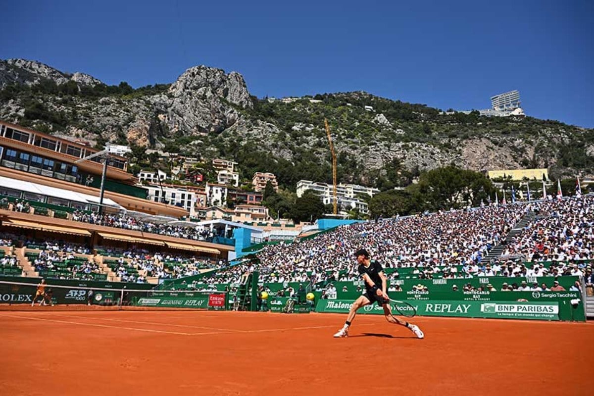 Le chiavi tecniche e ambientali che hanno permesso a Sinner di dominare Alcaraz a Montecarlo