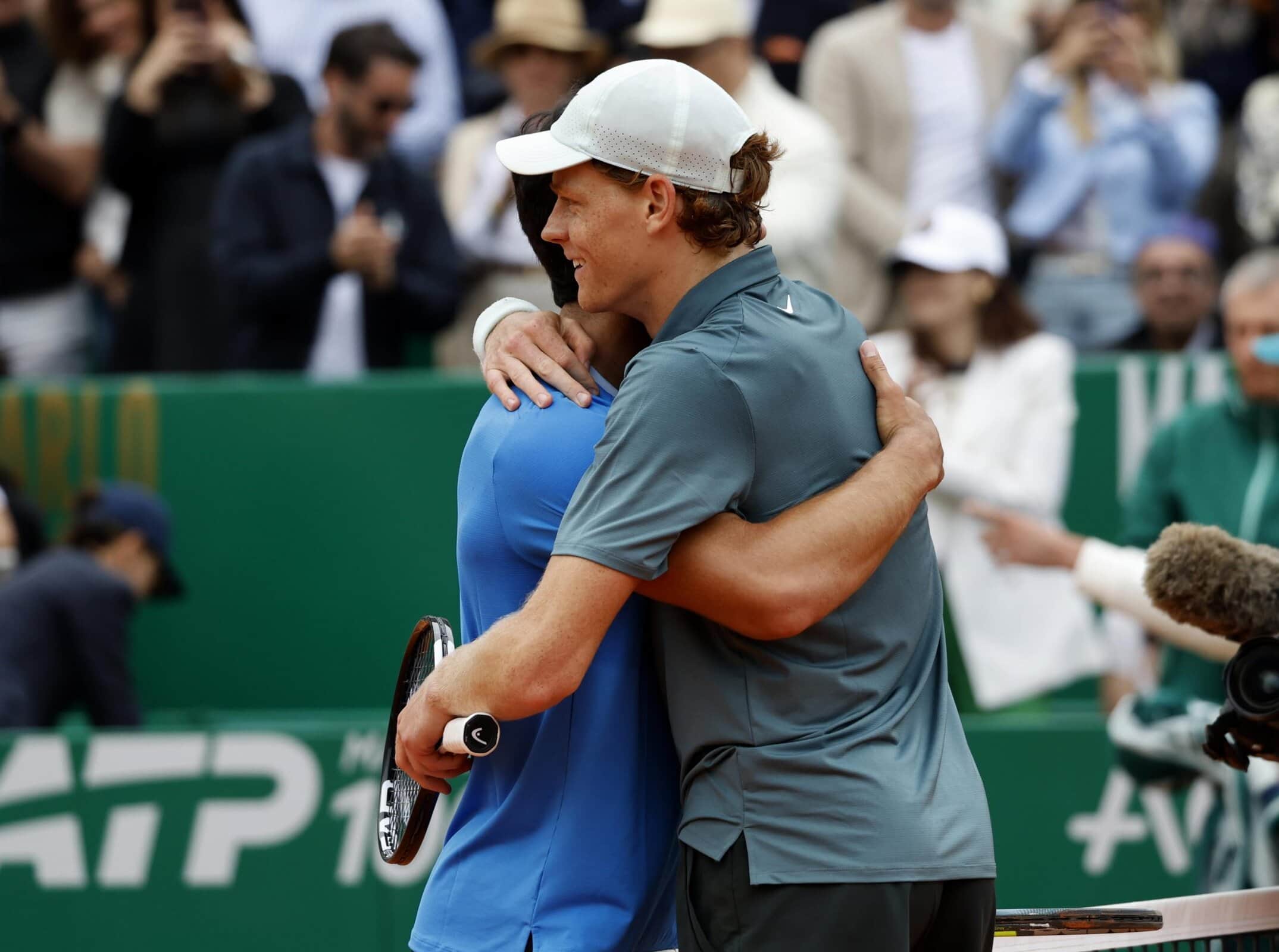 McEnroe sicuro: “Oggi Alcaraz e Sinner batterebbero il miglior Nadal sulla terra”