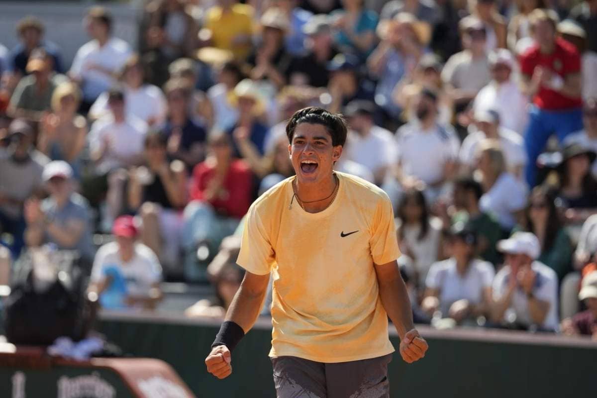 Roland Garros, quattro azzurri e tanti top nel day 1: ci sono anche Djokovic, Zverev e Fonseca. Il programma